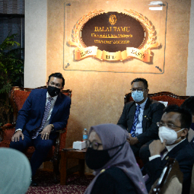 MAJLIS MENANDATANGANI PERJANJIAN MEMORANDUM PERSEFAHAMAN (MOU) ANTARA IYRES DAN UUM