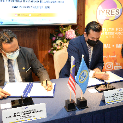 MAJLIS MENANDATANGANI PERJANJIAN MEMORANDUM PERSEFAHAMAN (MOU) ANTARA IYRES DAN UUM