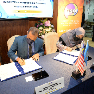 MAJLIS MENANDATANGANI PERJANJIAN MEMORANDUM PERSEFAHAMAN (MOU) ANTARA IYRES DAN UUM