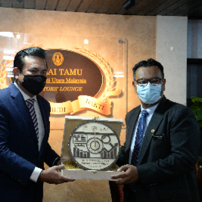 MAJLIS MENANDATANGANI PERJANJIAN MEMORANDUM PERSEFAHAMAN (MOU) ANTARA IYRES DAN UUM